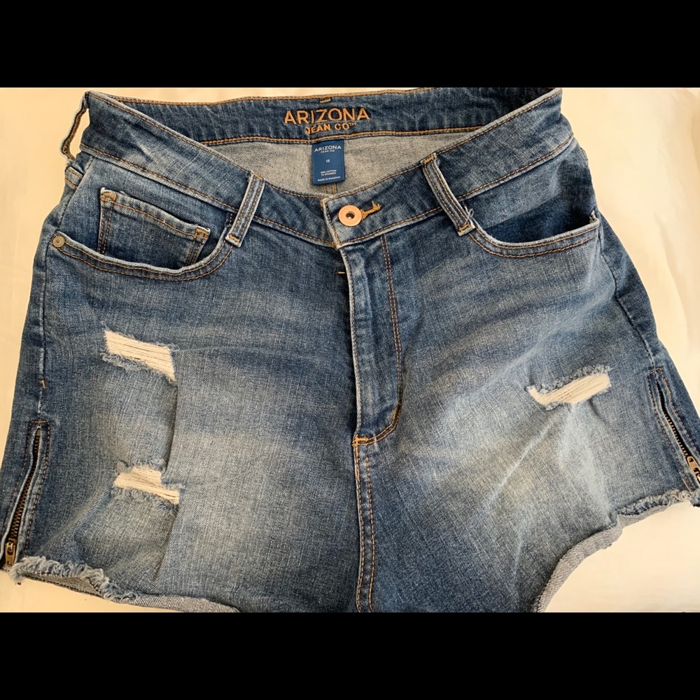 Arizona ripped short shorts